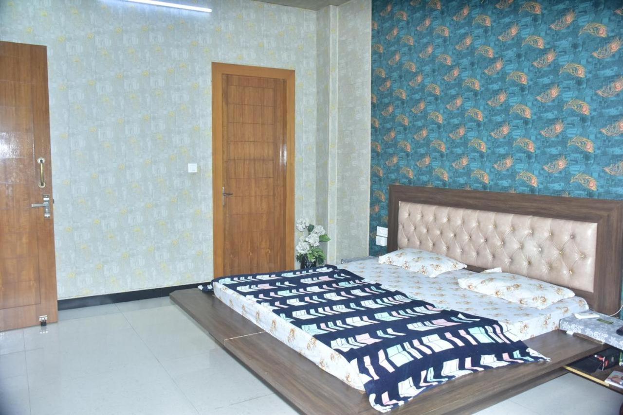 Shreshth Home Stay - Best Family Accommodation - 3Km From Har Ki Pauri, Haridwar, Uttarakhand Exterior photo