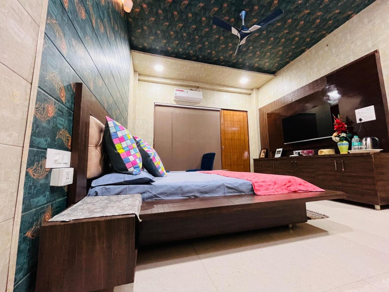 Shreshth Home Stay - Best Family Accommodation - 3Km From Har Ki Pauri, Haridwar, Uttarakhand Exterior photo